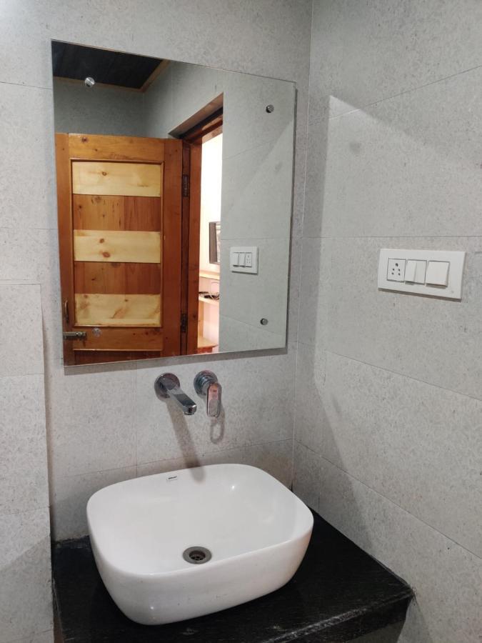 Hadimba Way Manali - Top Rated And Most Awarded Property In Manali !! Balcony Rooms エクステリア 写真